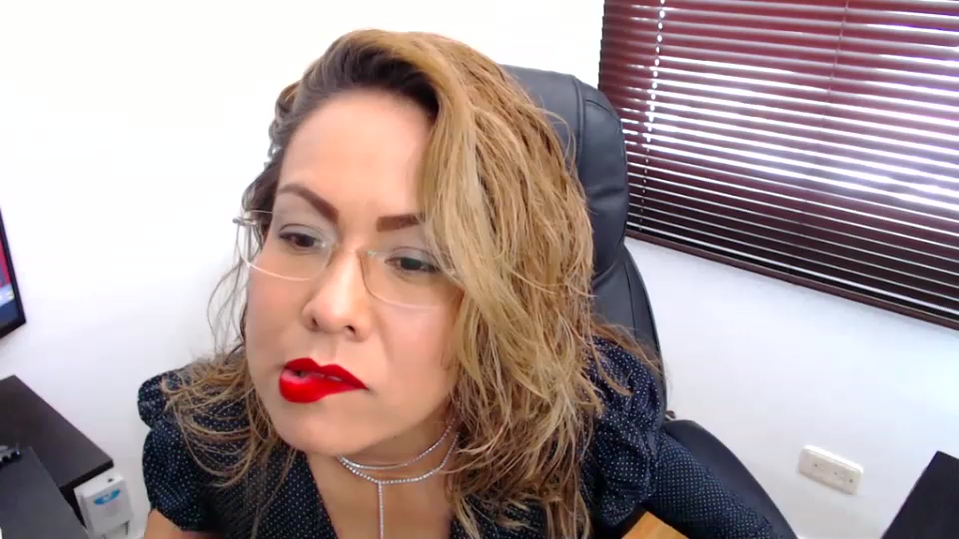Gallery image thumbnail from office_secret's myfreecams stream on, 11/21/2022, 18:57 image 8 of 20