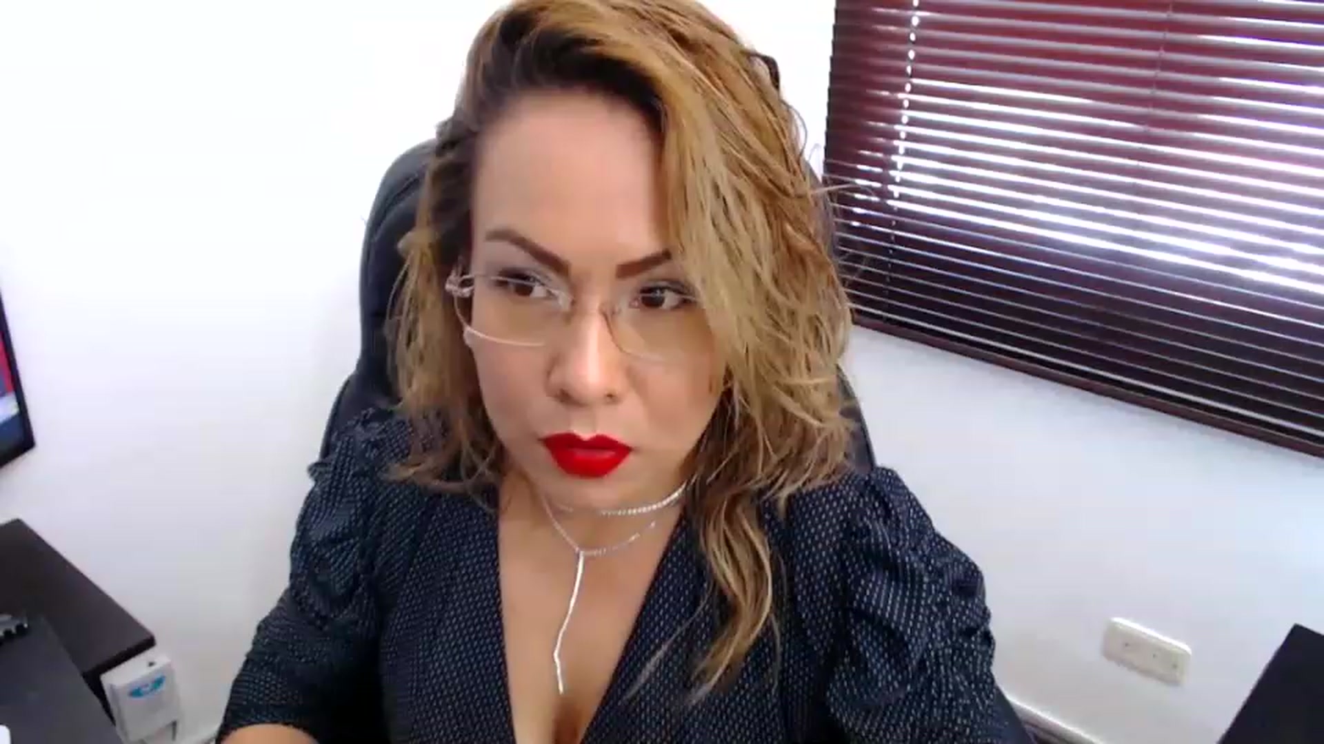 Gallery image thumbnail from office_secret's myfreecams stream on, 11/21/2022, 18:57 image 4 of 20
