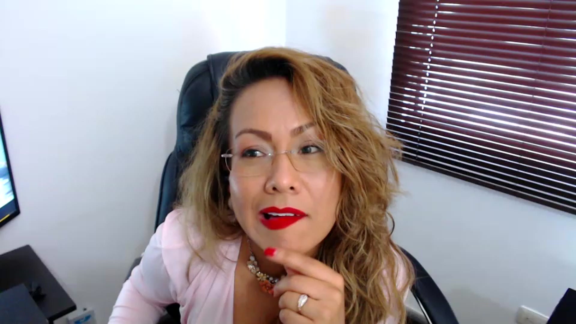 Gallery image thumbnail from office_secret's myfreecams stream on, 11/24/2022, 18:41 image 19 of 20