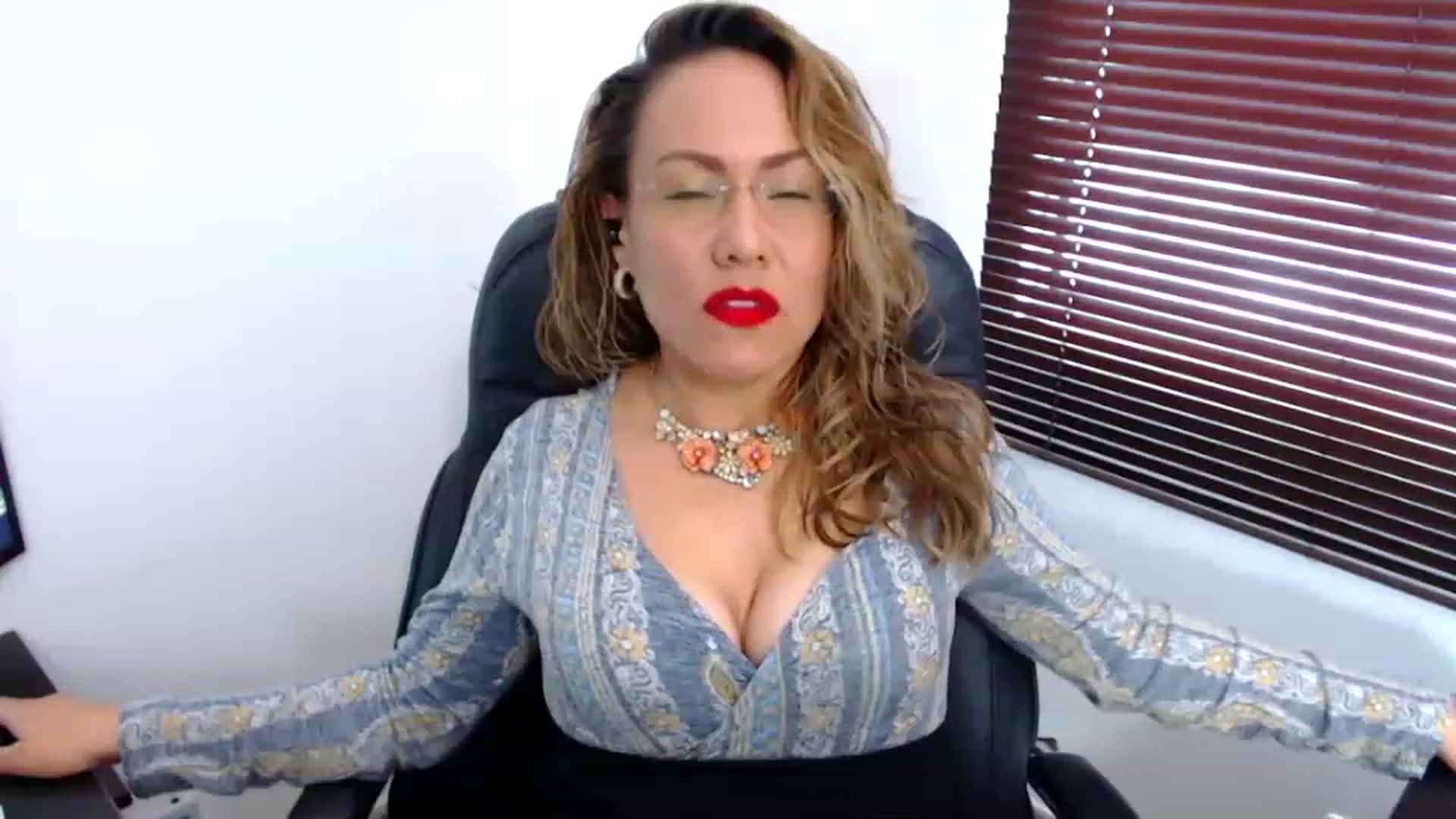 Gallery image thumbnail from office_secret's myfreecams stream on, 12/02/2022, 17:45 image 20 of 20