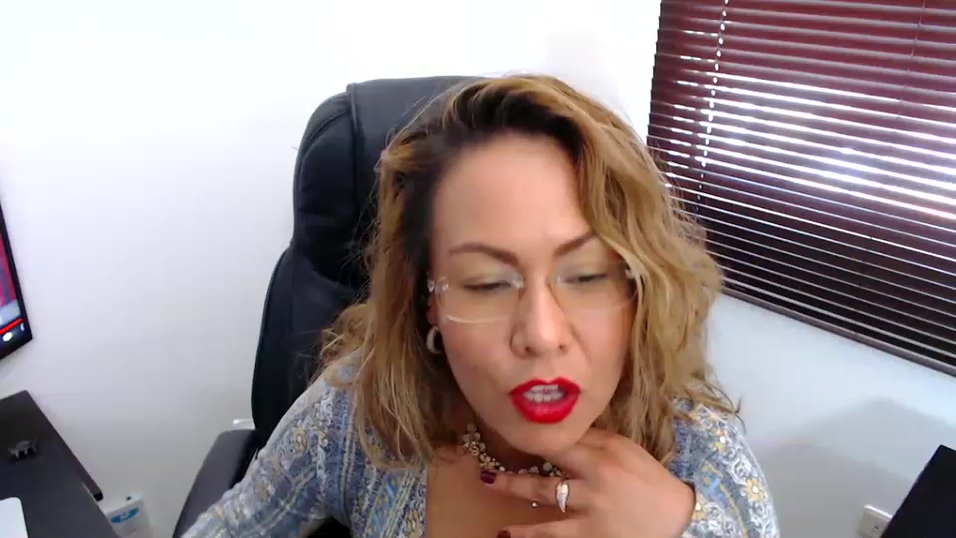 Gallery image thumbnail from office_secret's myfreecams stream on, 12/02/2022, 19:00 image 20 of 20