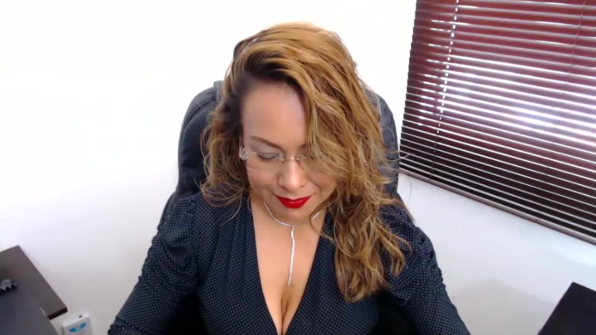 Gallery image thumbnail from office_secret's myfreecams stream on, 12/08/2022, 17:38 image 12 of 20
