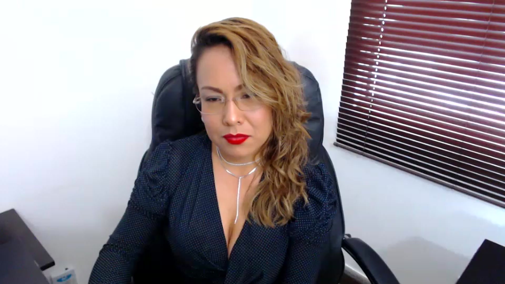 Gallery image thumbnail from office_secret's myfreecams stream on, 12/08/2022, 18:46 image 1 of 20