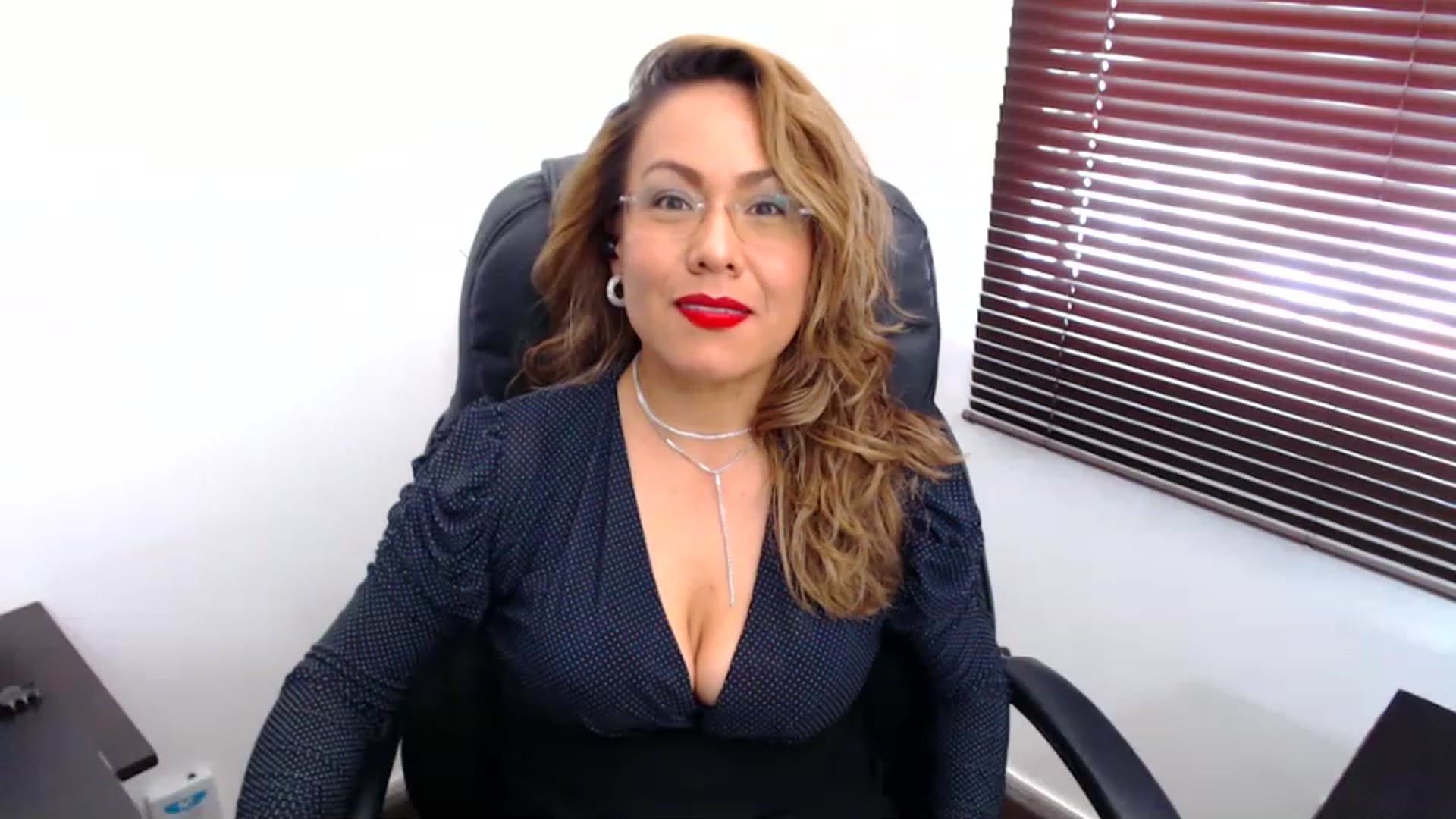 Gallery image thumbnail from office_secret's myfreecams stream on, 12/08/2022, 18:46 image 8 of 20