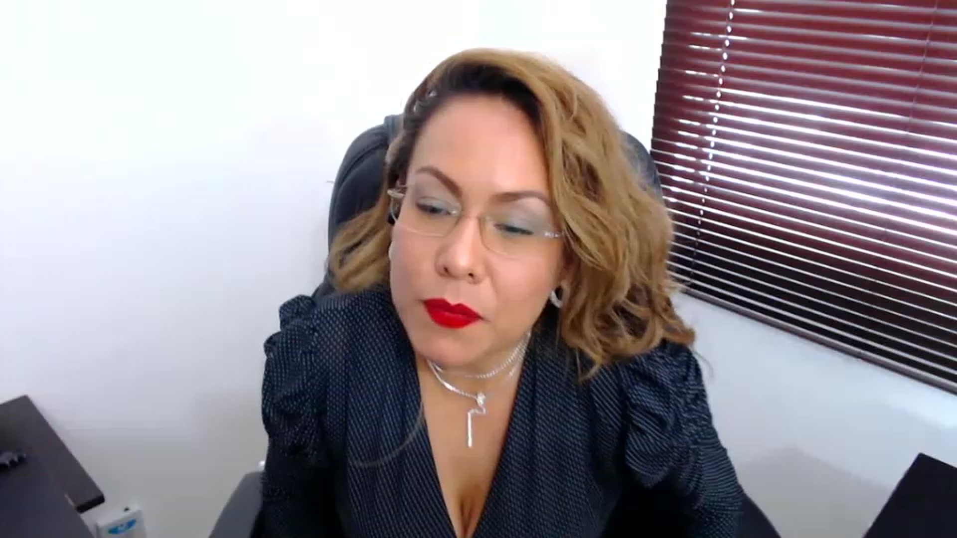 Gallery image thumbnail from office_secret's myfreecams stream on, 12/08/2022, 18:46 image 14 of 20