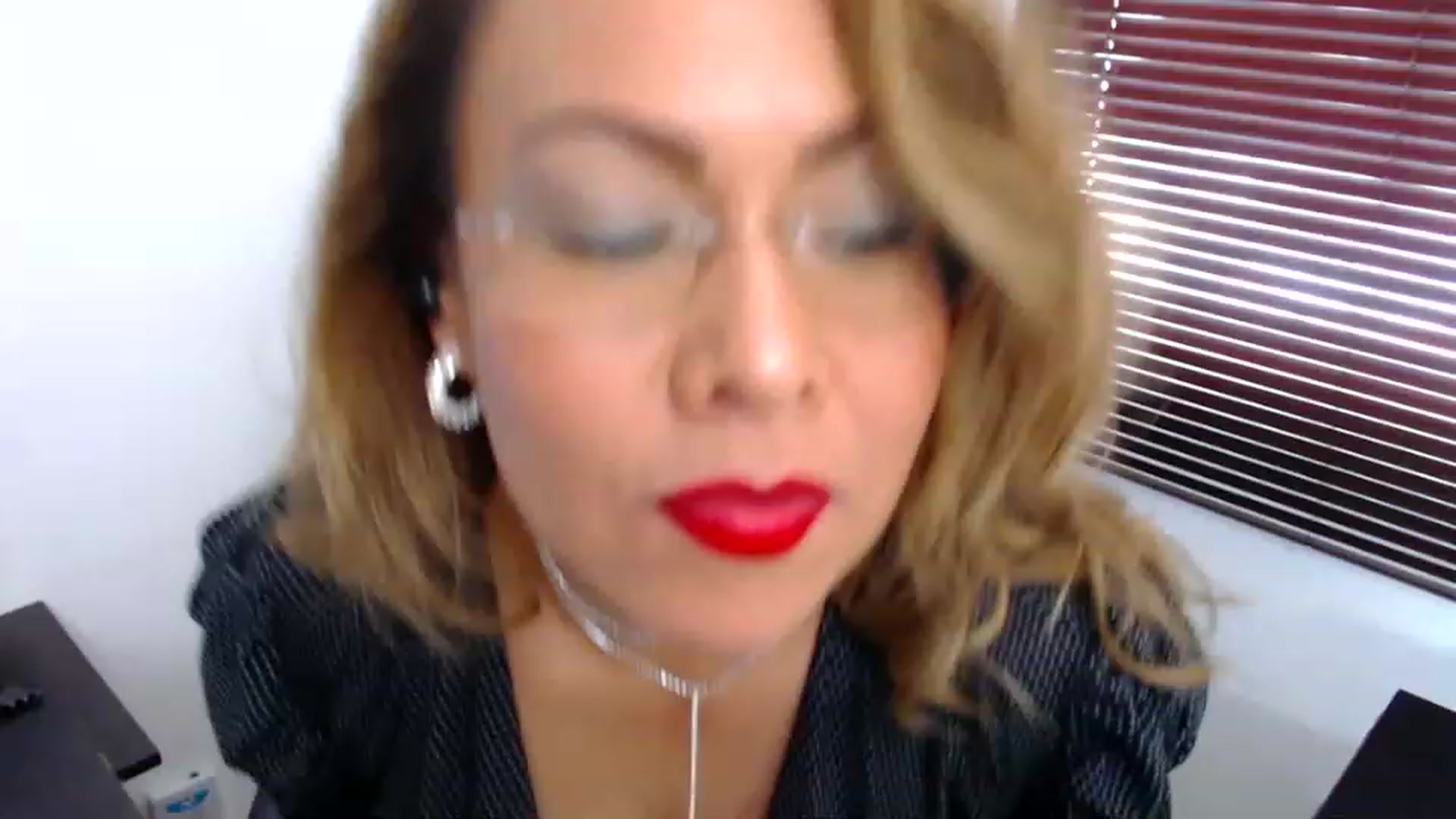 Gallery image thumbnail from office_secret's myfreecams stream on, 12/08/2022, 18:46 image 5 of 20