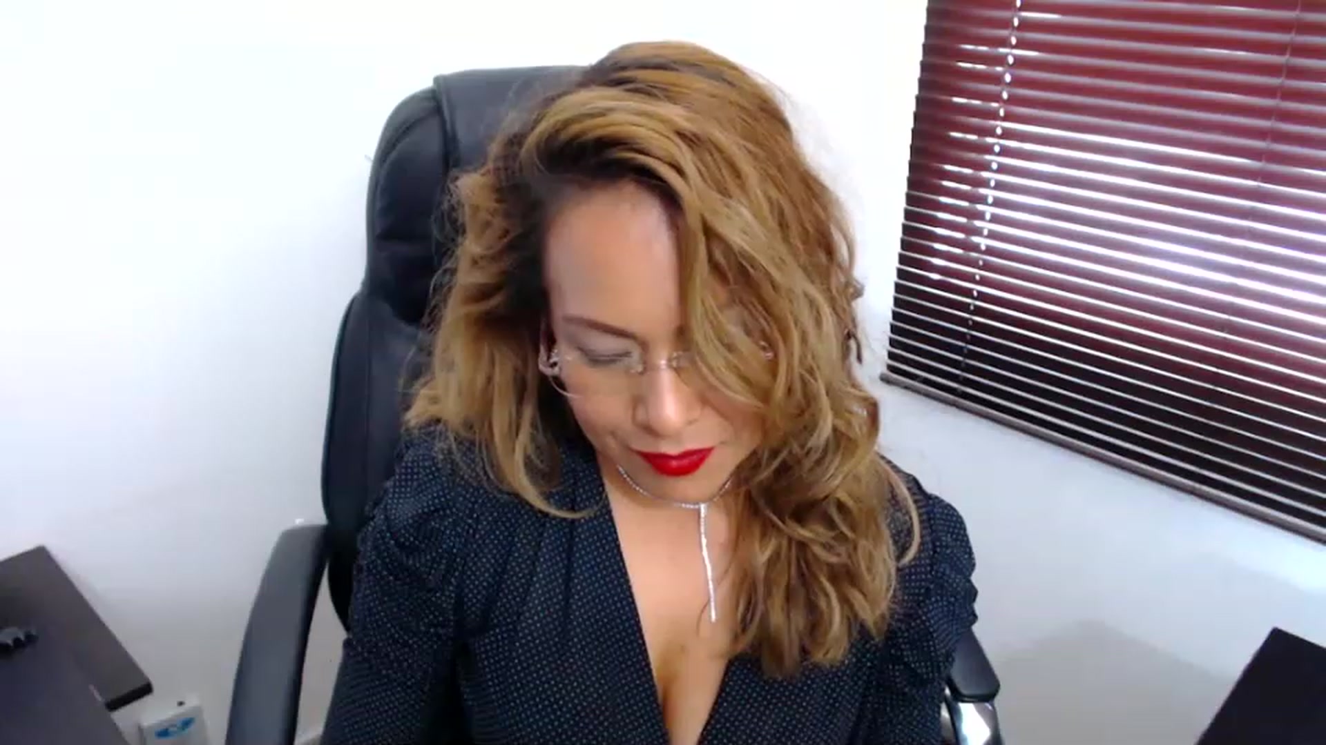 Gallery image thumbnail from office_secret's myfreecams stream on, 12/08/2022, 18:46 image 20 of 20