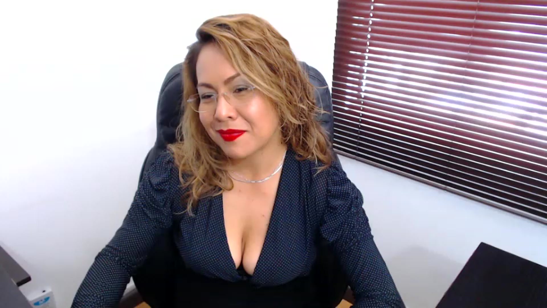 Gallery image thumbnail from office_secret's myfreecams stream on, 12/12/2022, 18:28 image 9 of 20
