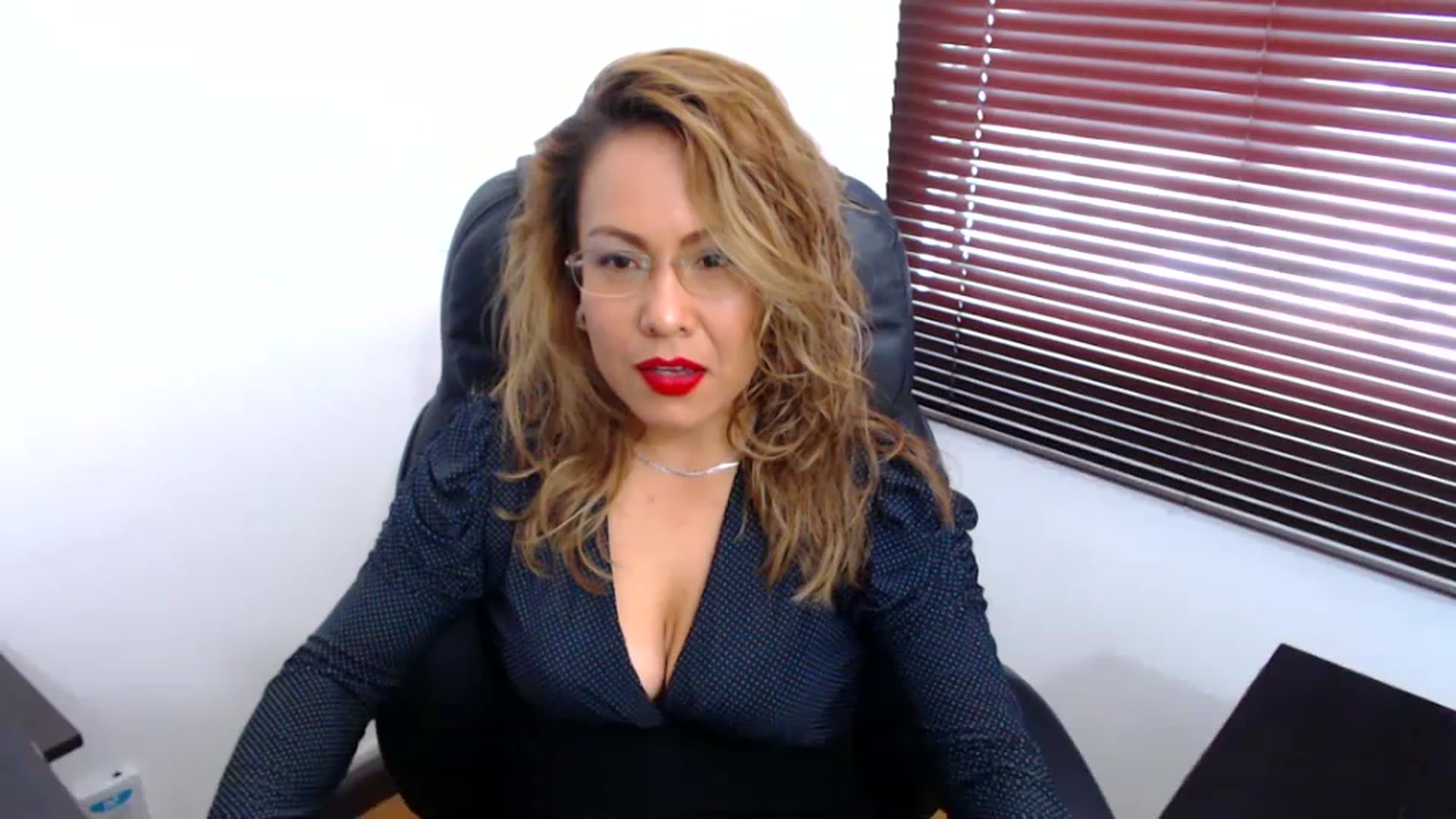 Gallery image thumbnail from office_secret's myfreecams stream on, 12/12/2022, 18:28 image 18 of 20