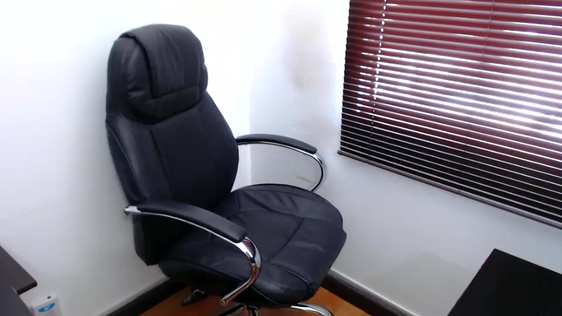 Gallery image thumbnail from office_secret's myfreecams stream on, 12/12/2022, 18:28 image 3 of 20