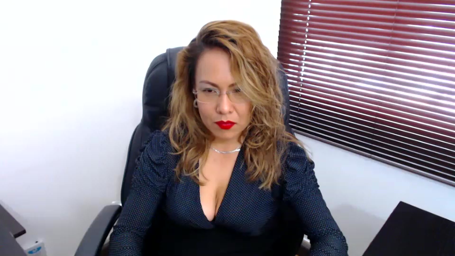 Gallery image thumbnail from office_secret's myfreecams stream on, 12/12/2022, 18:28 image 20 of 20