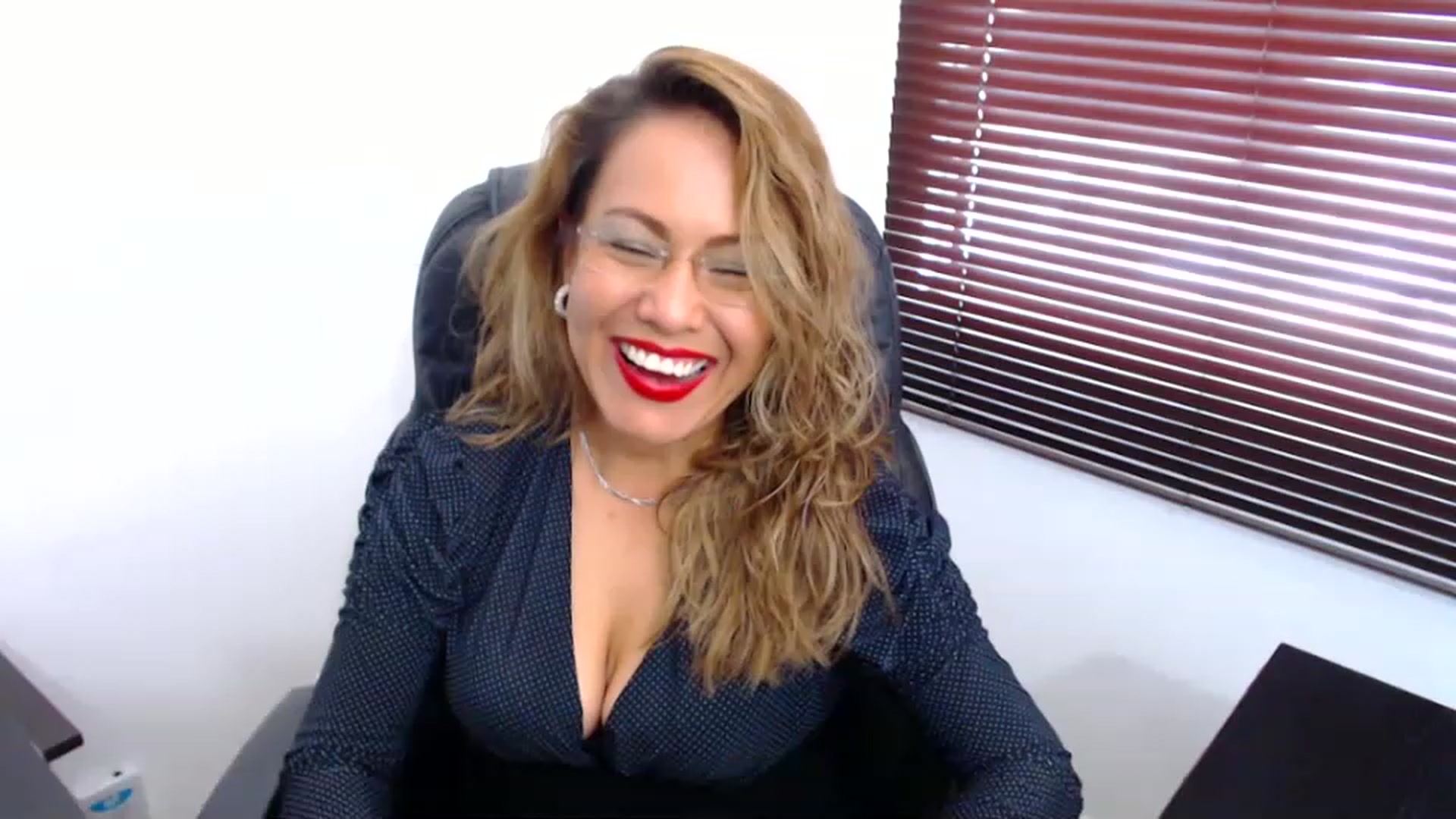 Gallery image thumbnail from office_secret's myfreecams stream on, 12/12/2022, 19:00 image 17 of 20