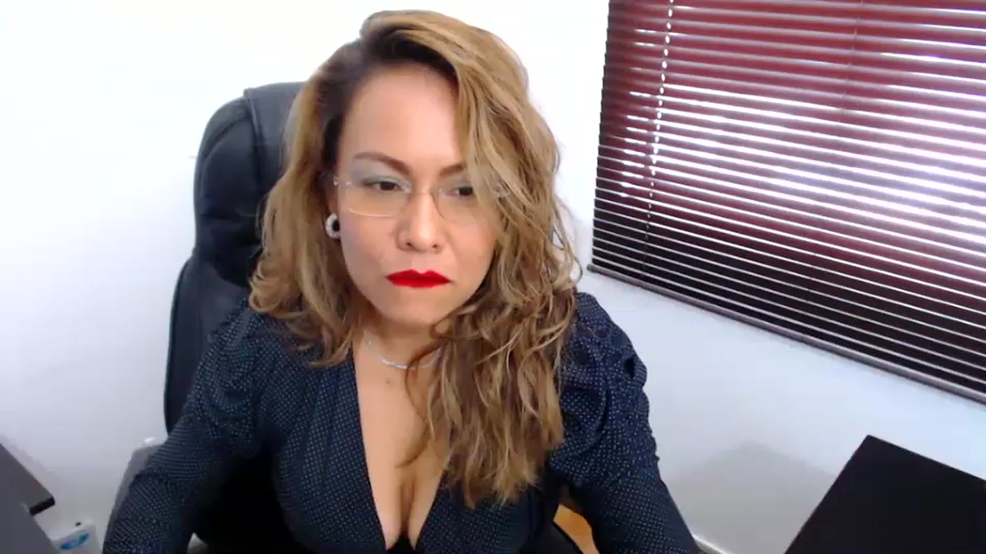 Gallery image thumbnail from office_secret's myfreecams stream on, 12/12/2022, 19:00 image 20 of 20