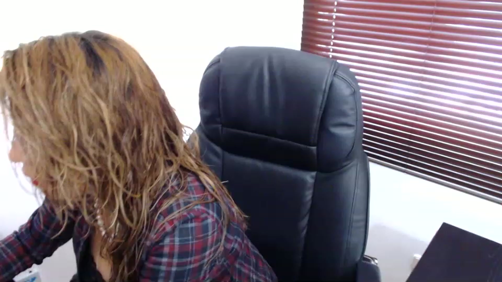 Gallery image thumbnail from office_secret's myfreecams stream on, 12/16/2022, 18:20 image 1 of 20