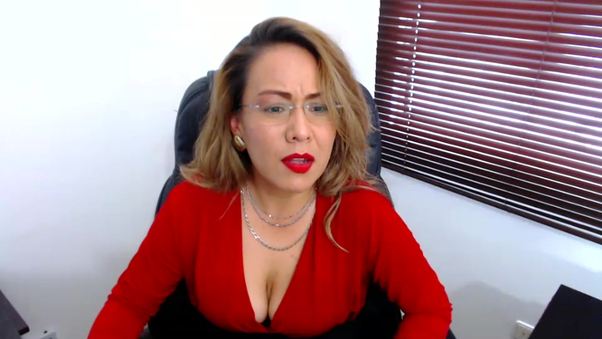Gallery image thumbnail from office_secret's myfreecams stream on, 12/20/2022, 18:29 image 20 of 20