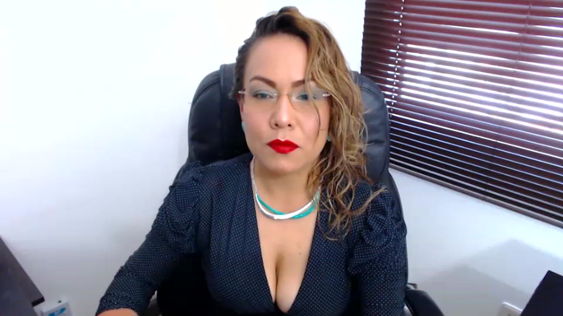 Gallery image thumbnail from office_secret's myfreecams stream on, 12/22/2022, 17:48 image 2 of 20