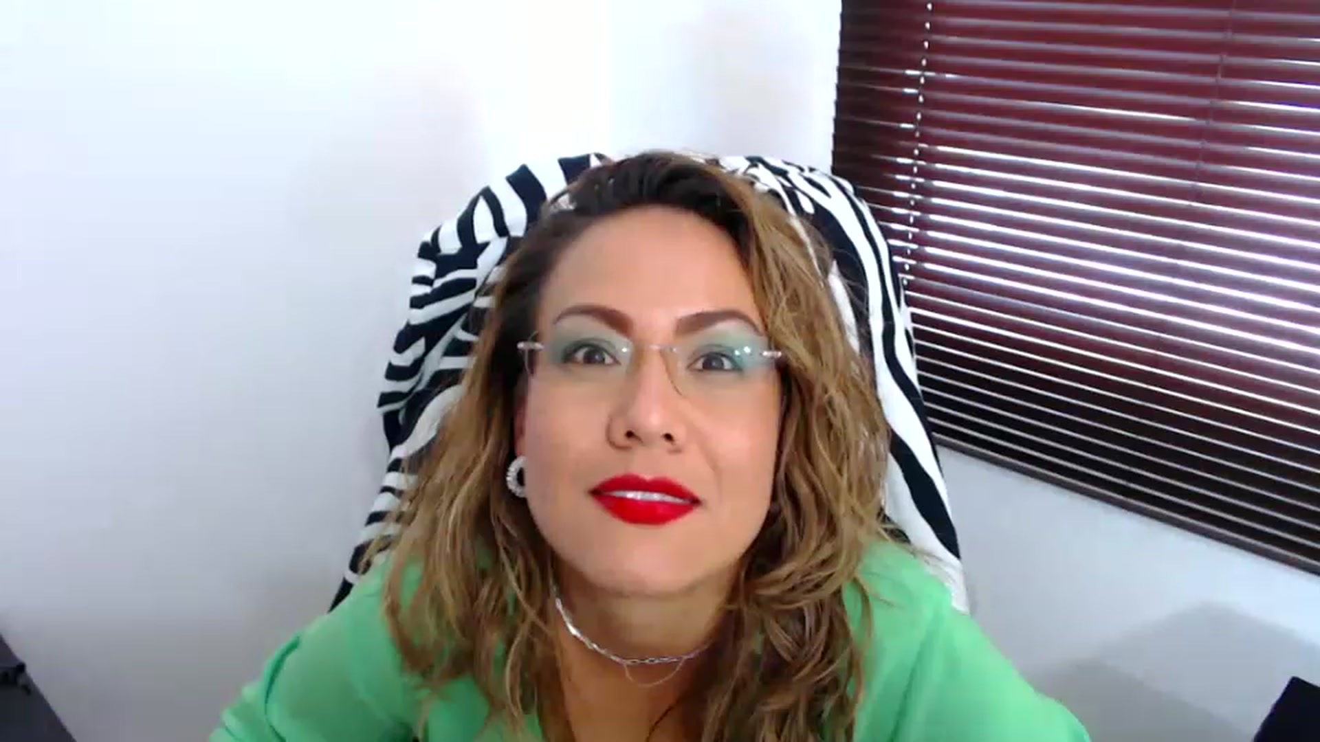 Gallery image thumbnail from office_secret's myfreecams stream on, 12/23/2022, 18:37 image 18 of 20