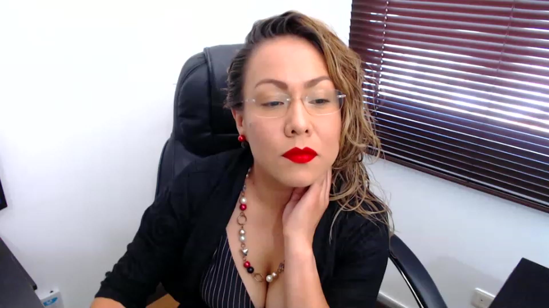 Gallery image thumbnail from office_secret's myfreecams stream on, 12/27/2022, 16:53 image 5 of 20