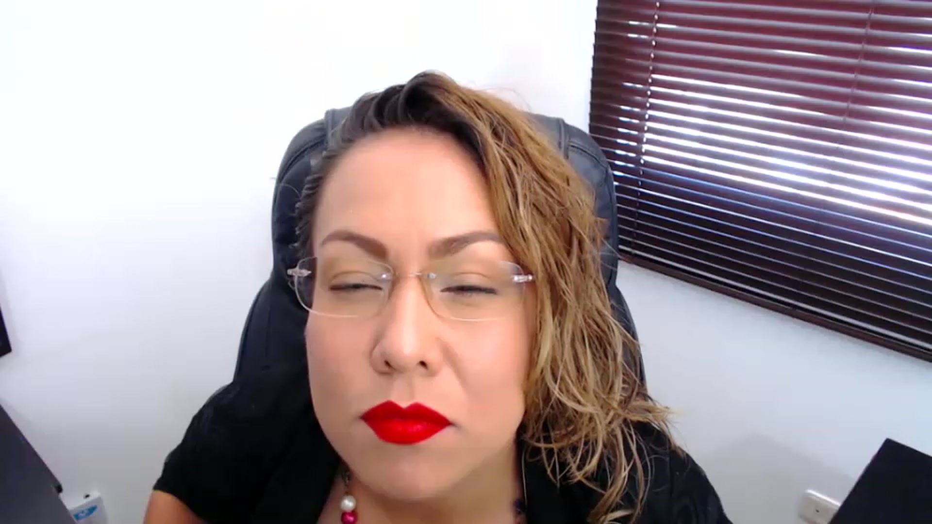 Gallery image thumbnail from office_secret's myfreecams stream on, 12/27/2022, 16:53 image 13 of 20