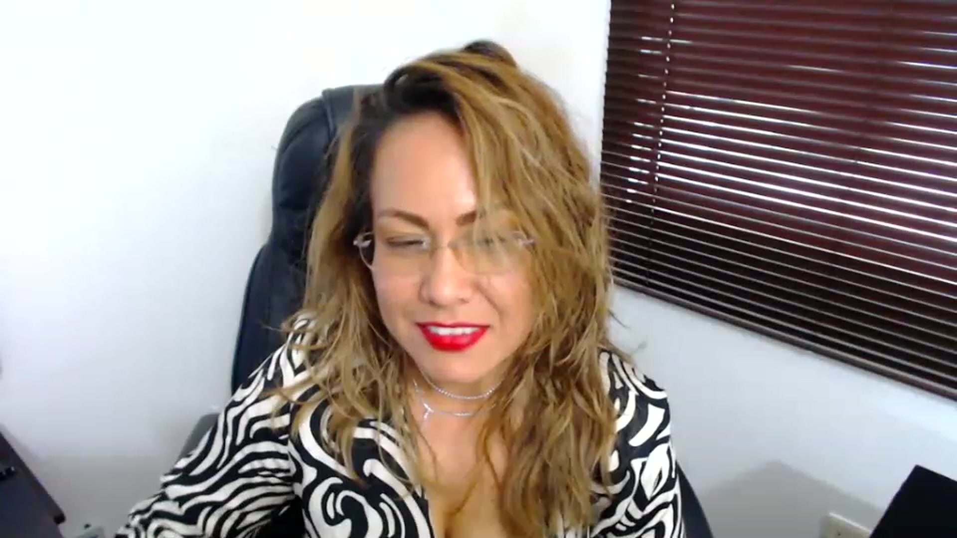 Gallery image thumbnail from office_secret's myfreecams stream on, 12/29/2022, 18:28 image 20 of 20
