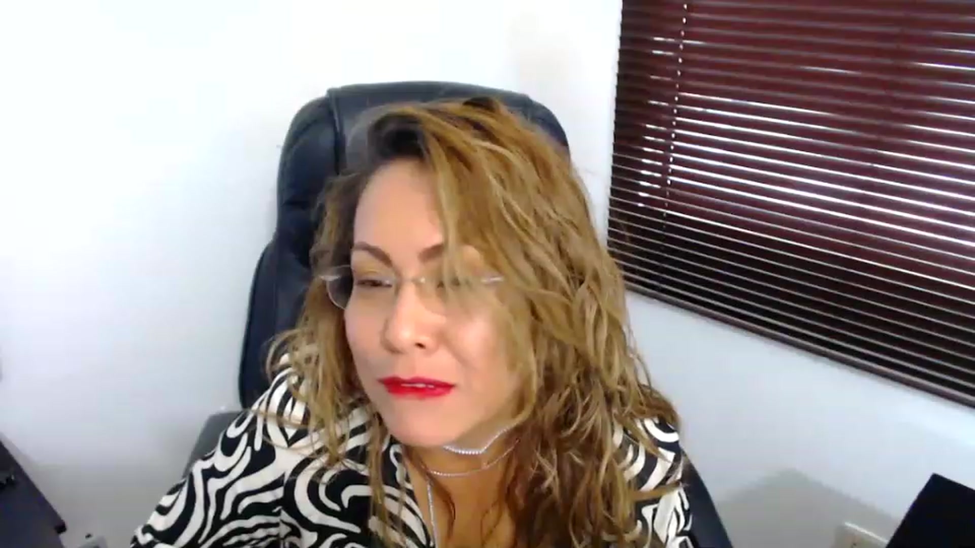 Gallery image thumbnail from office_secret's myfreecams stream on, 12/29/2022, 18:28 image 15 of 20