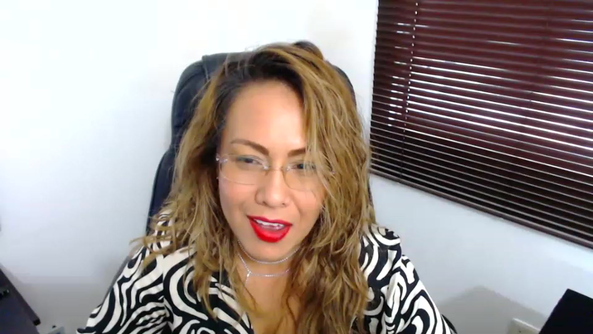 Gallery image thumbnail from office_secret's myfreecams stream on, 12/29/2022, 18:28 image 19 of 20