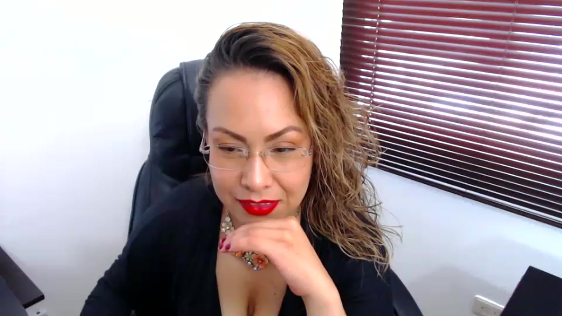Gallery image thumbnail from office_secret's myfreecams stream on, 01/05/2023, 18:23 image 20 of 20