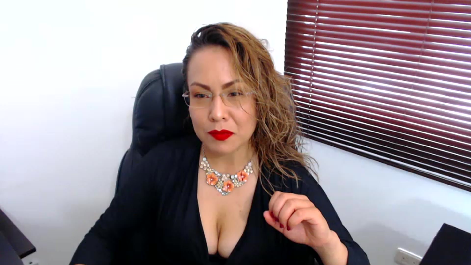 Gallery image thumbnail from office_secret's myfreecams stream on, 01/05/2023, 18:23 image 1 of 20