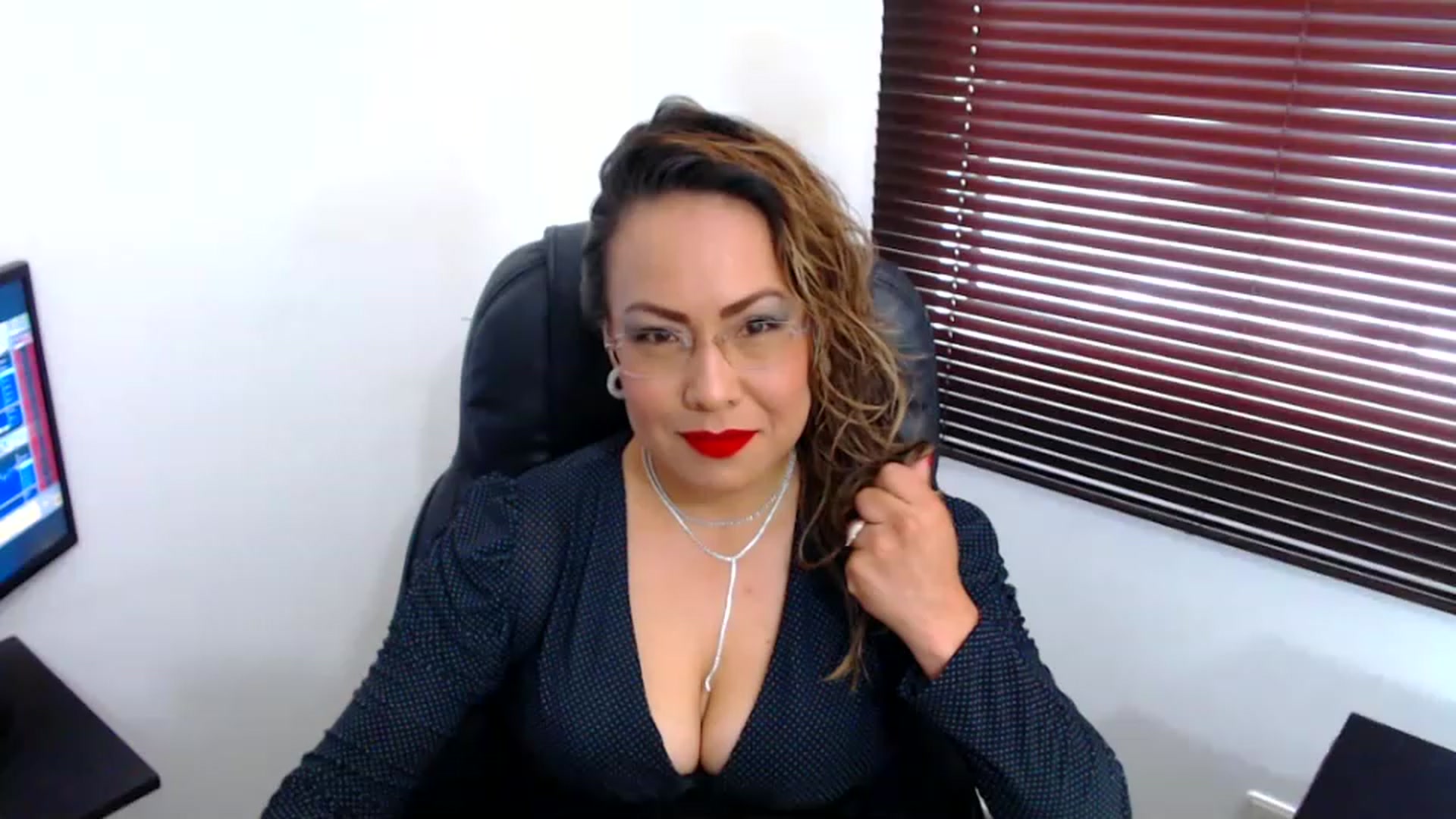 Gallery image thumbnail from office_secret's myfreecams stream on, 01/17/2023, 17:06 image 1 of 20
