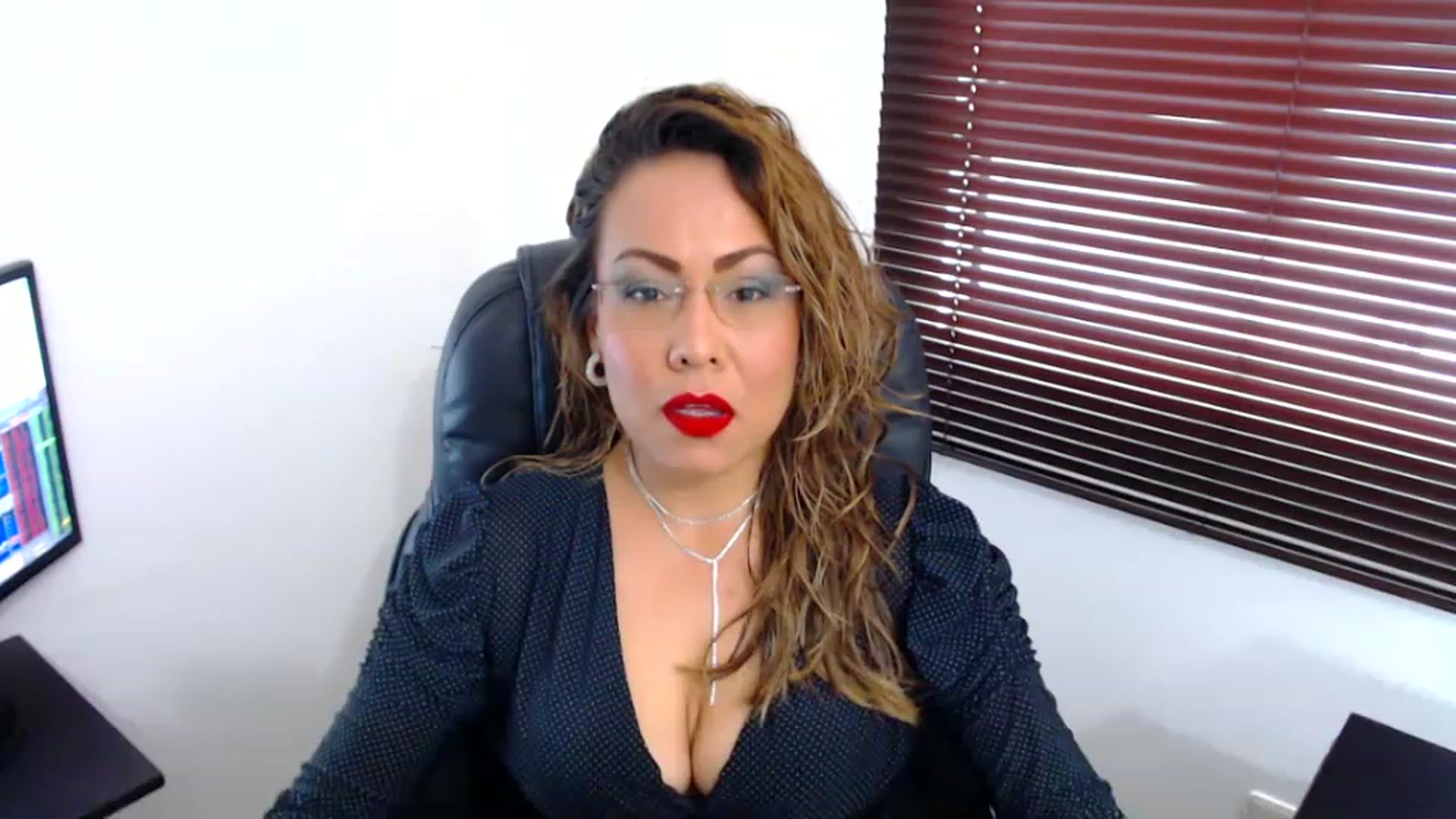 Gallery image thumbnail from office_secret's myfreecams stream on, 01/17/2023, 17:06 image 12 of 20