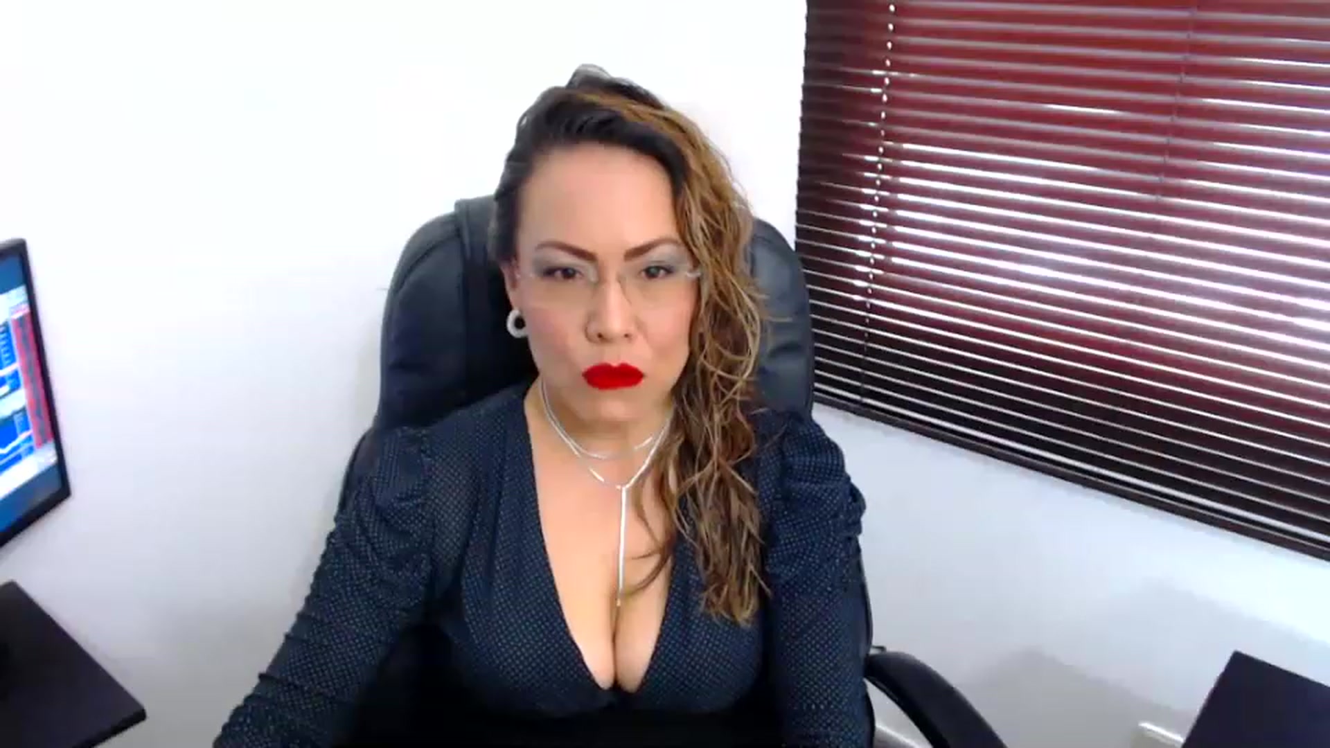 Gallery image thumbnail from office_secret's myfreecams stream on, 01/17/2023, 17:06 image 2 of 20