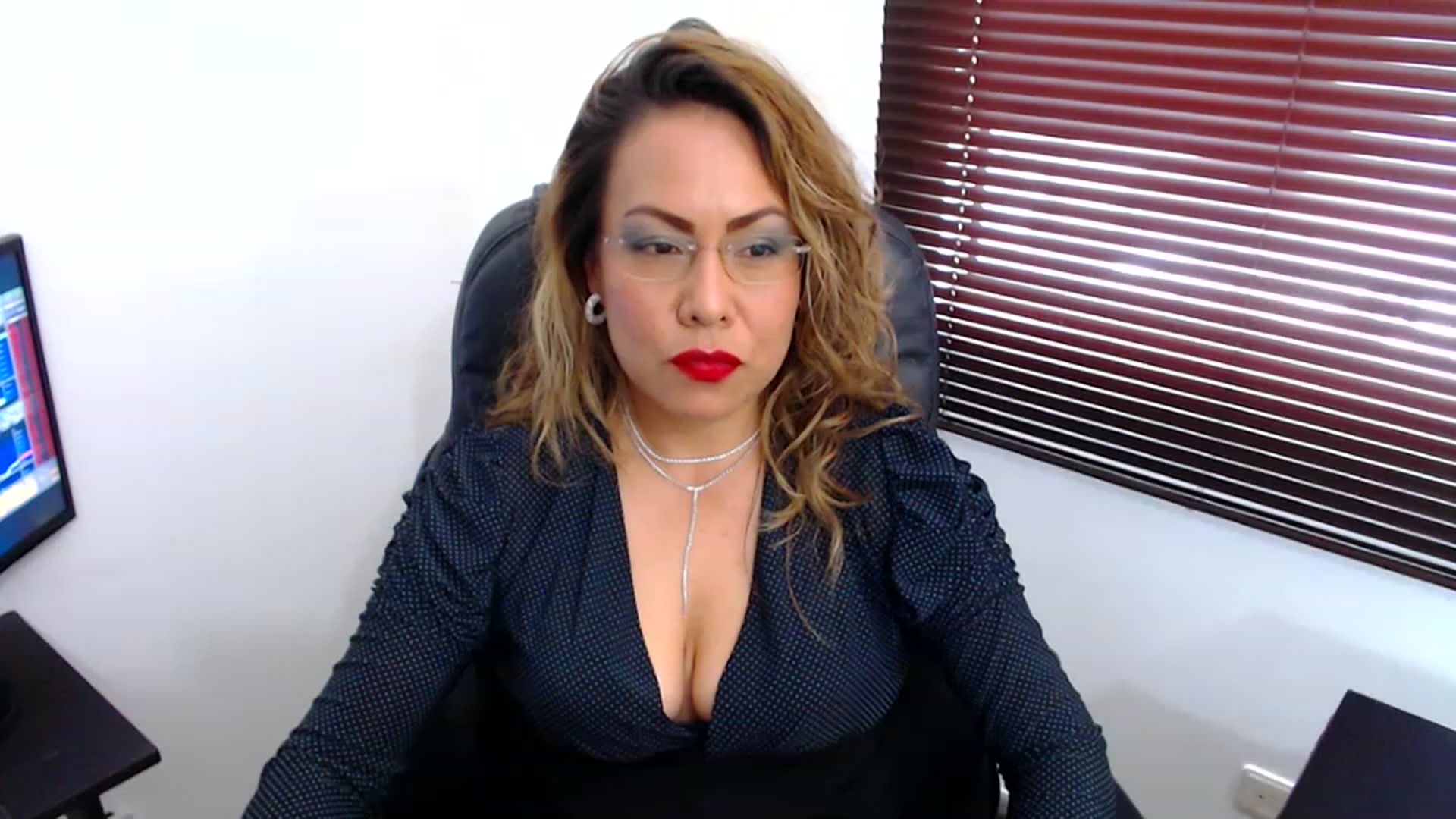 Gallery image thumbnail from office_secret's myfreecams stream on, 01/17/2023, 18:42 image 19 of 20