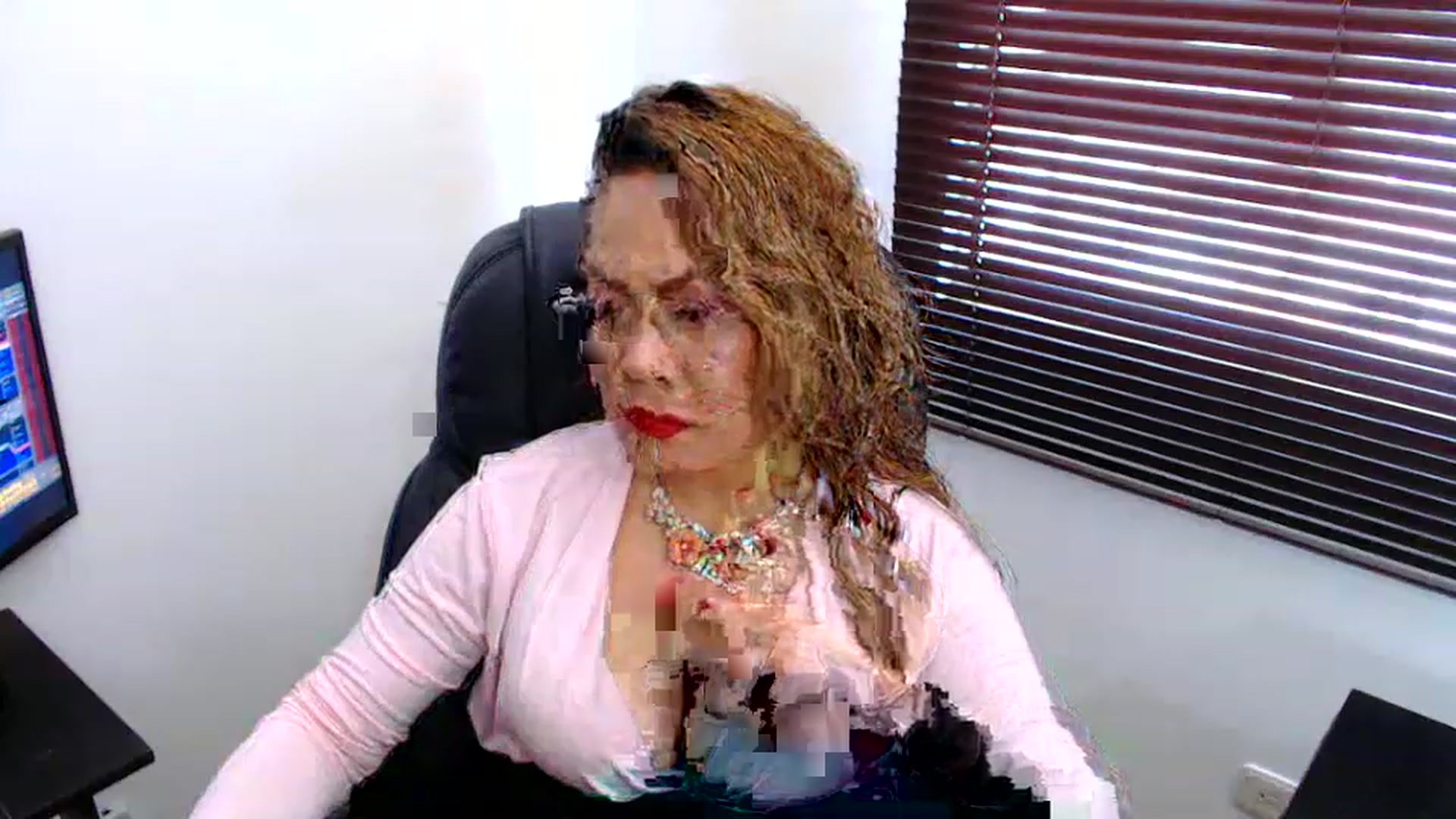Gallery image thumbnail from office_secret's myfreecams stream on, 01/19/2023, 17:16 image 17 of 20