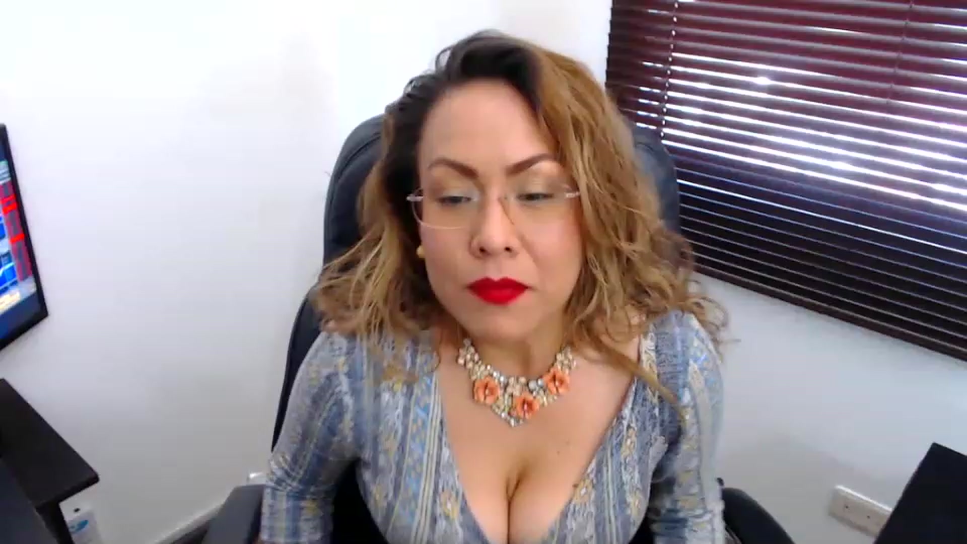 Gallery image thumbnail from office_secret's myfreecams stream on, 01/26/2023, 18:57 image 17 of 20