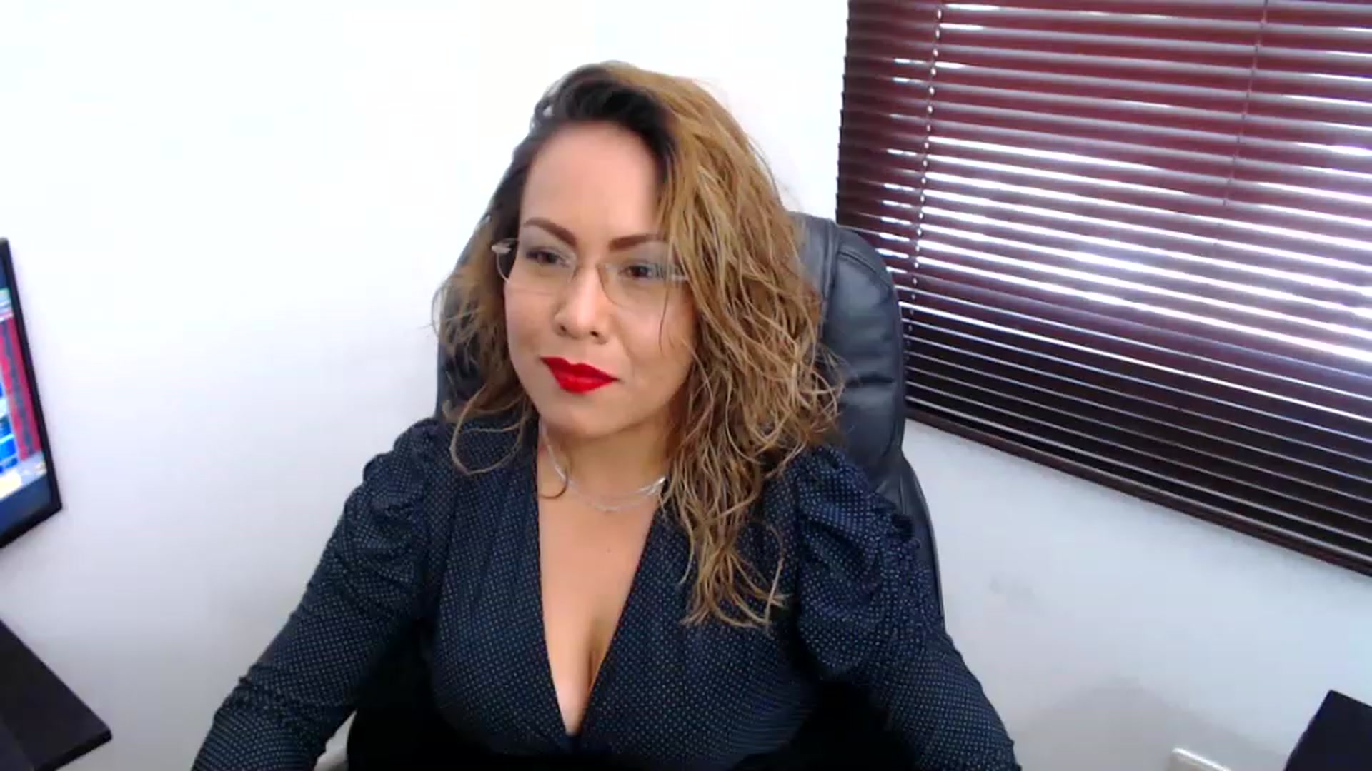 Gallery image thumbnail from office_secret's myfreecams stream on, 01/30/2023, 17:46 image 20 of 20