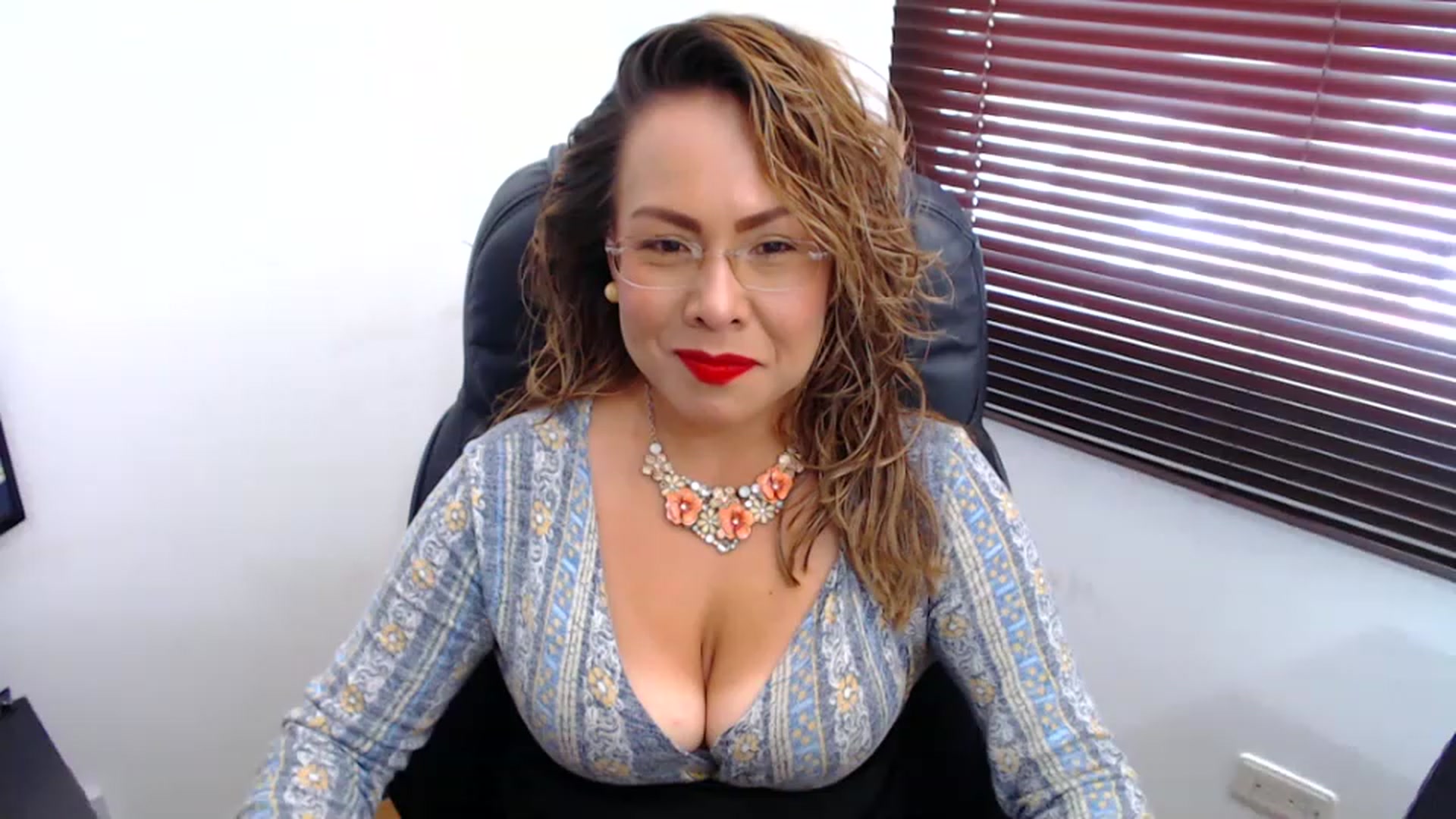 Gallery image thumbnail from office_secret's myfreecams stream on, 02/13/2023, 17:58 image 16 of 20
