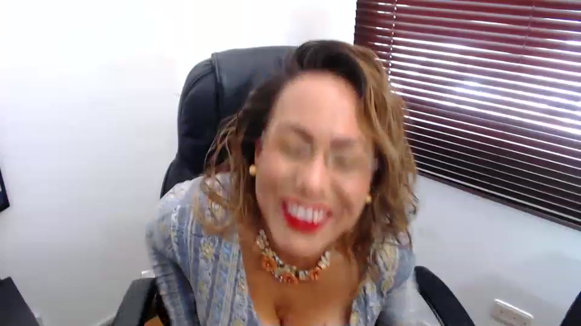 Gallery image thumbnail from office_secret's myfreecams stream on, 02/13/2023, 19:08 image 10 of 20