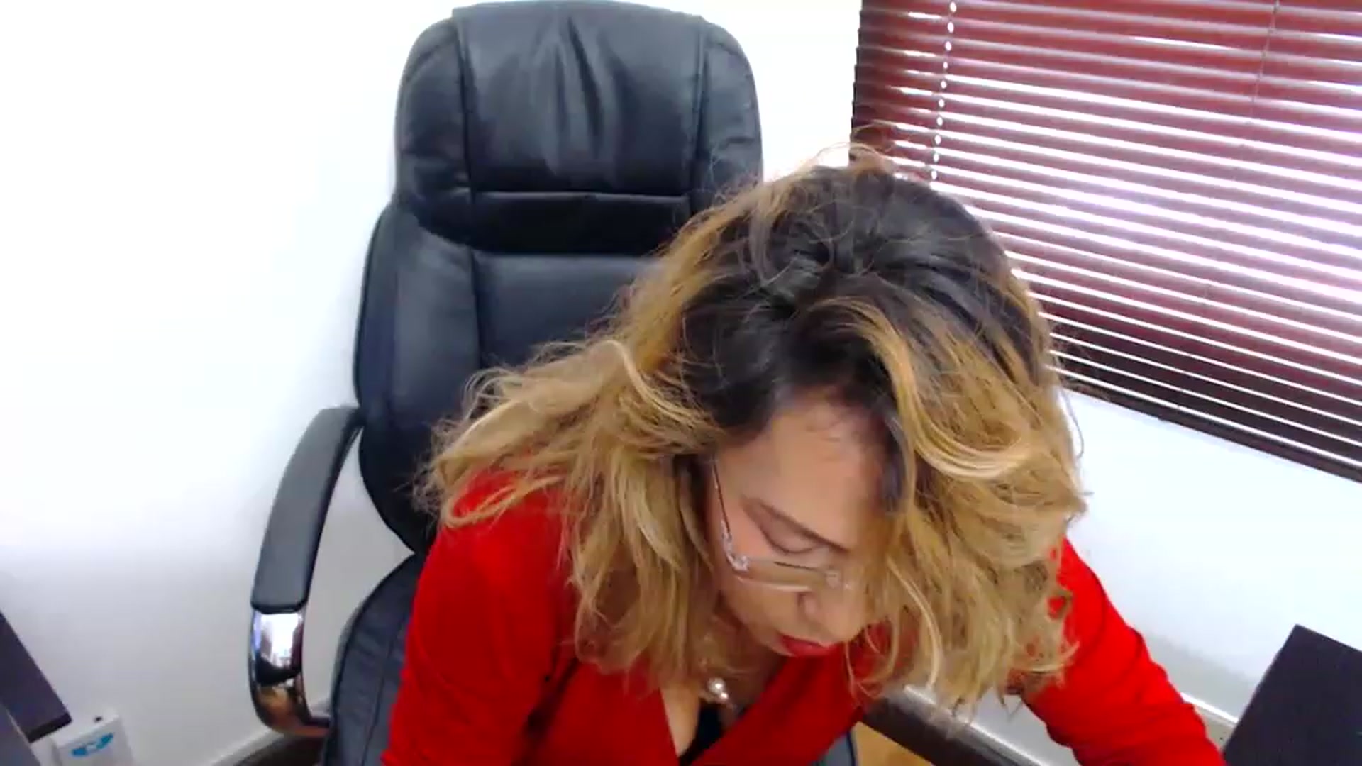 Gallery image thumbnail from office_secret's myfreecams stream on, 02/20/2023, 19:09 image 18 of 20
