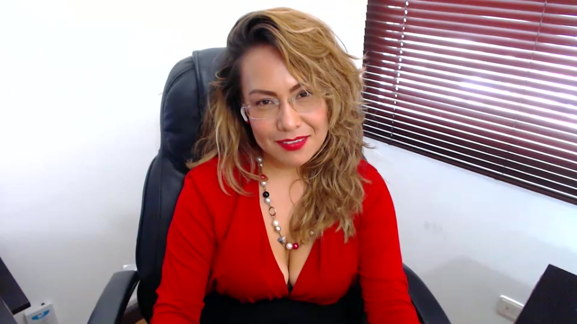 Gallery image thumbnail from office_secret's myfreecams stream on, 02/20/2023, 19:09 image 8 of 20