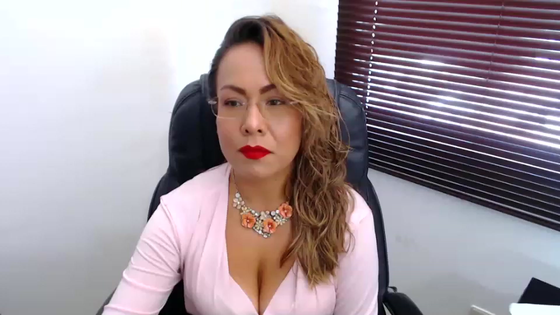 Gallery image thumbnail from office_secret's myfreecams stream on, 02/23/2023, 19:11 image 1 of 20