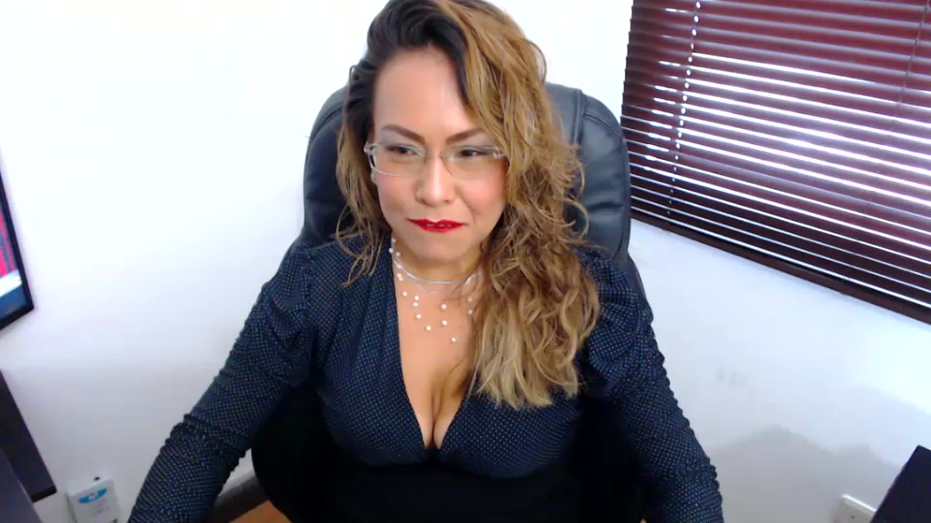 Gallery image thumbnail from office_secret's myfreecams stream on, 02/27/2023, 17:45 image 13 of 20
