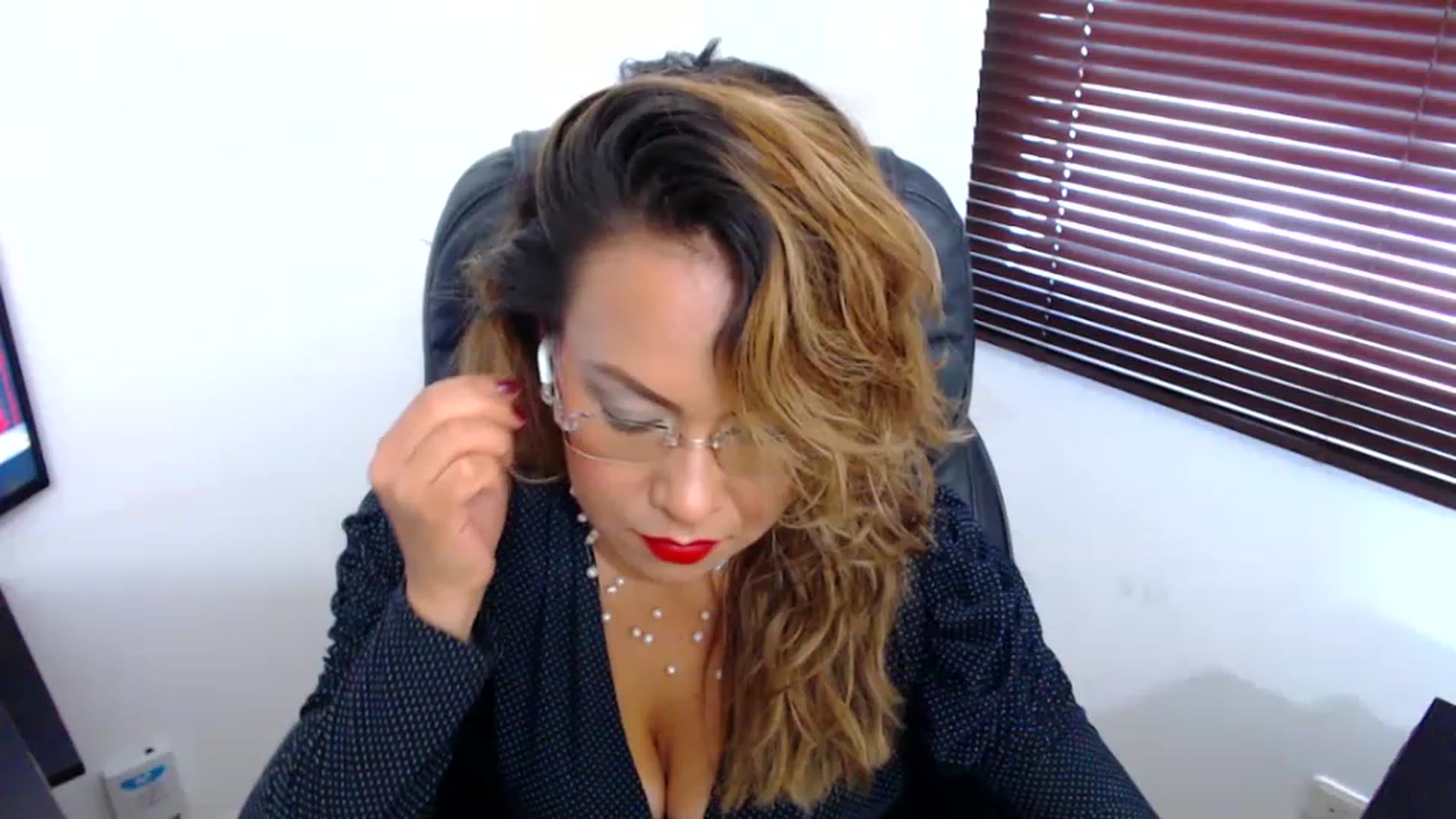 Gallery image thumbnail from office_secret's myfreecams stream on, 02/27/2023, 17:45 image 20 of 20