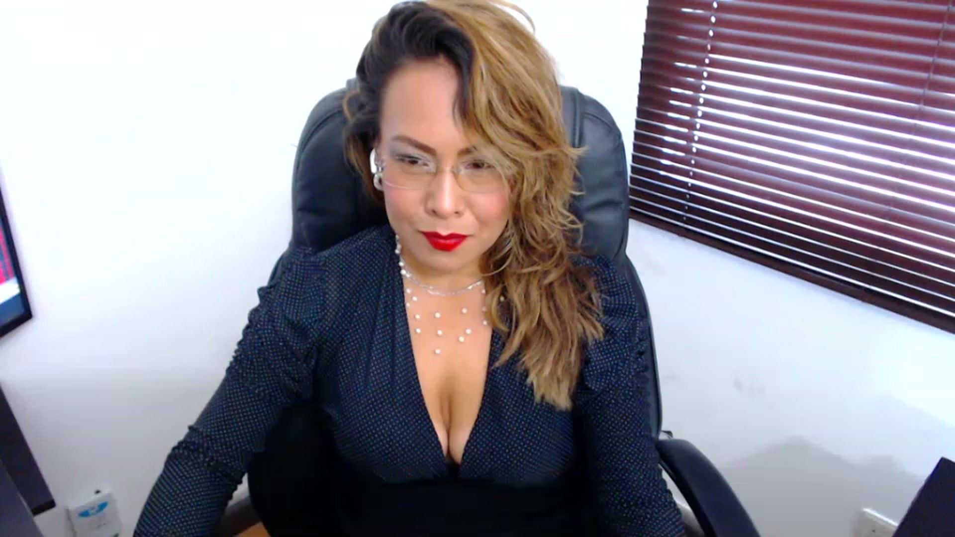 Gallery image thumbnail from office_secret's myfreecams stream on, 02/27/2023, 18:03 image 1 of 20