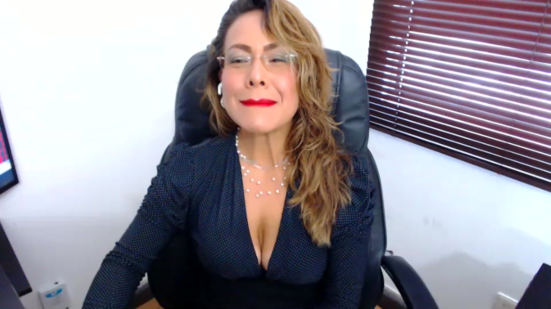 Gallery image thumbnail from office_secret's myfreecams stream on, 02/27/2023, 18:03 image 3 of 20