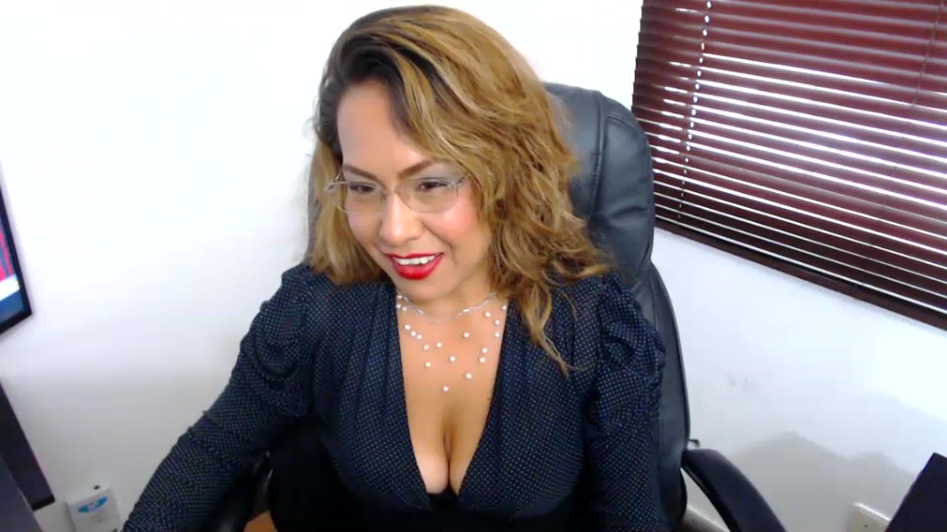 Gallery image thumbnail from office_secret's myfreecams stream on, 02/27/2023, 19:03 image 16 of 20
