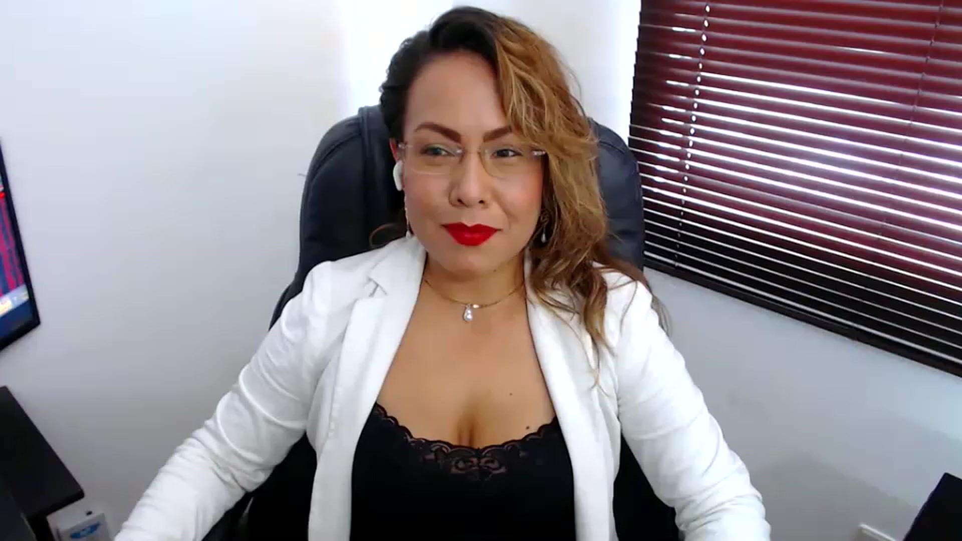 Gallery image thumbnail from office_secret's myfreecams stream on, 03/02/2023, 18:25 image 20 of 20