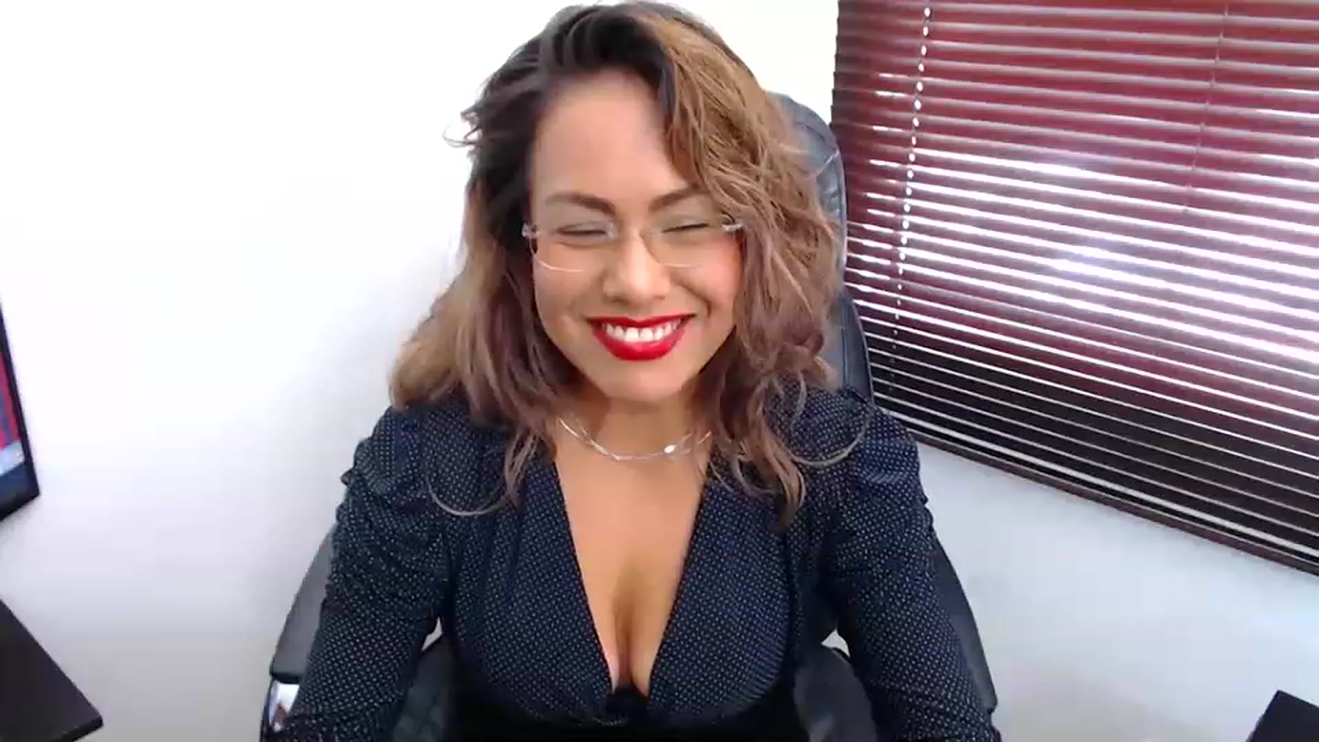 Gallery image thumbnail from office_secret's myfreecams stream on, 03/06/2023, 19:19 image 17 of 20