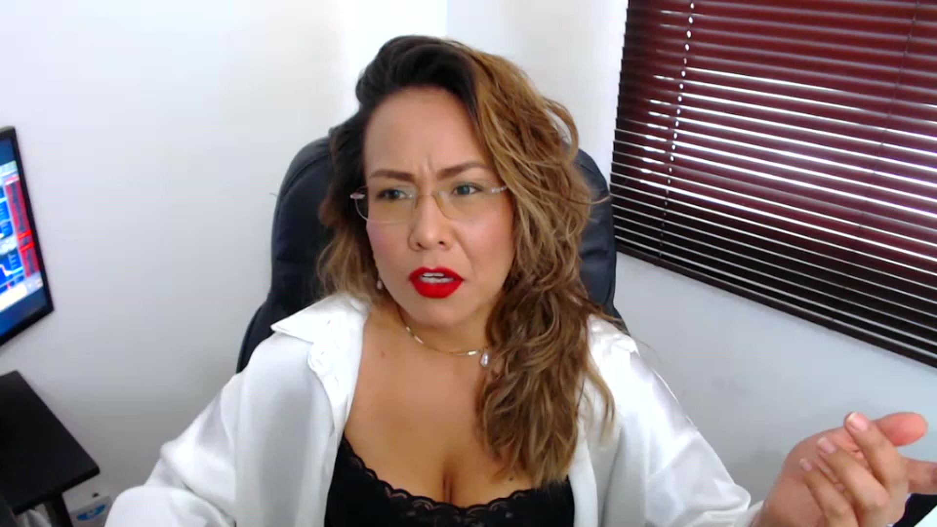 Gallery image thumbnail from office_secret's myfreecams stream on, 03/08/2023, 18:59 image 10 of 20