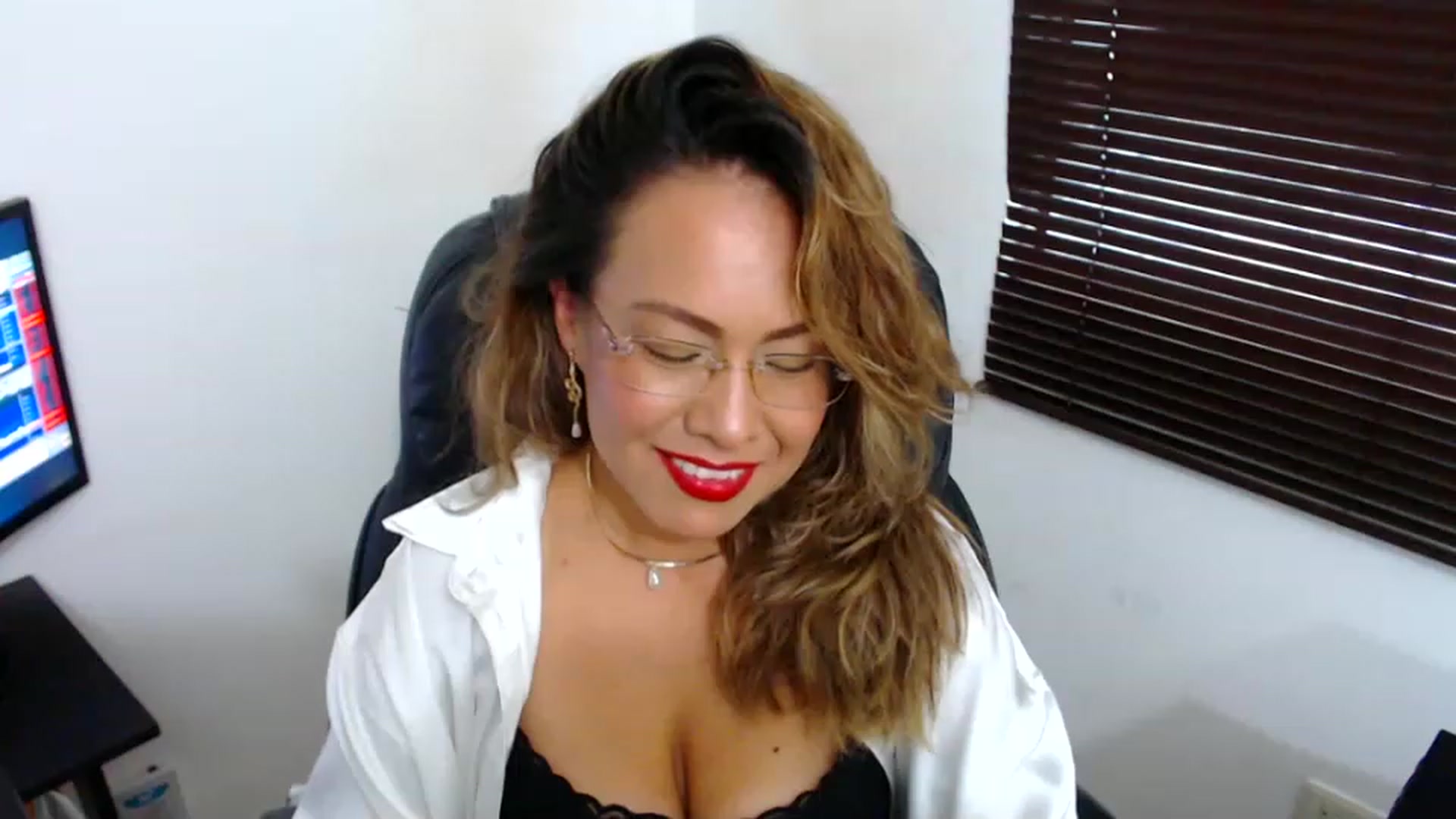 Gallery image thumbnail from office_secret's myfreecams stream on, 03/08/2023, 18:59 image 18 of 20