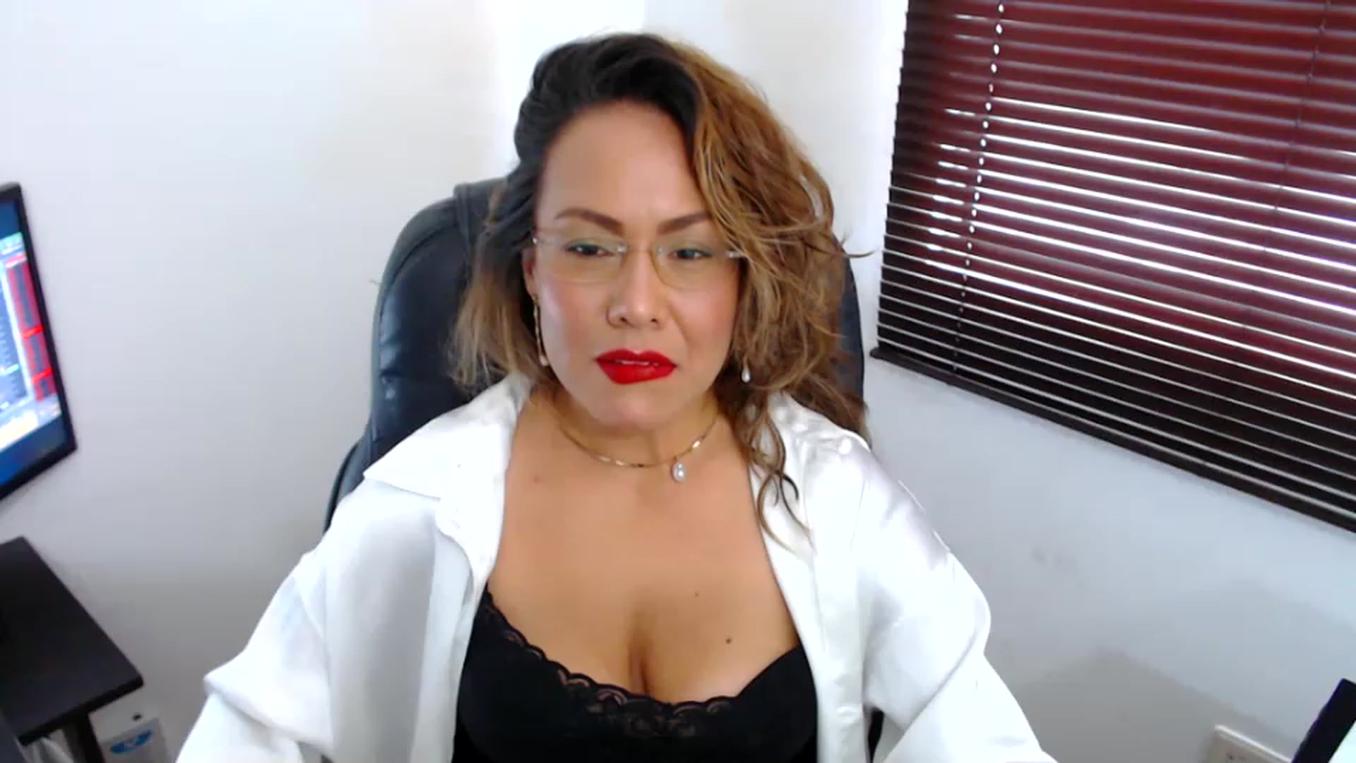 Gallery image thumbnail from office_secret's myfreecams stream on, 03/08/2023, 18:59 image 9 of 20